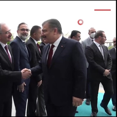 Bakan Koca, yeni dönemin ilk mesai gününde alkışlarla karşılandı