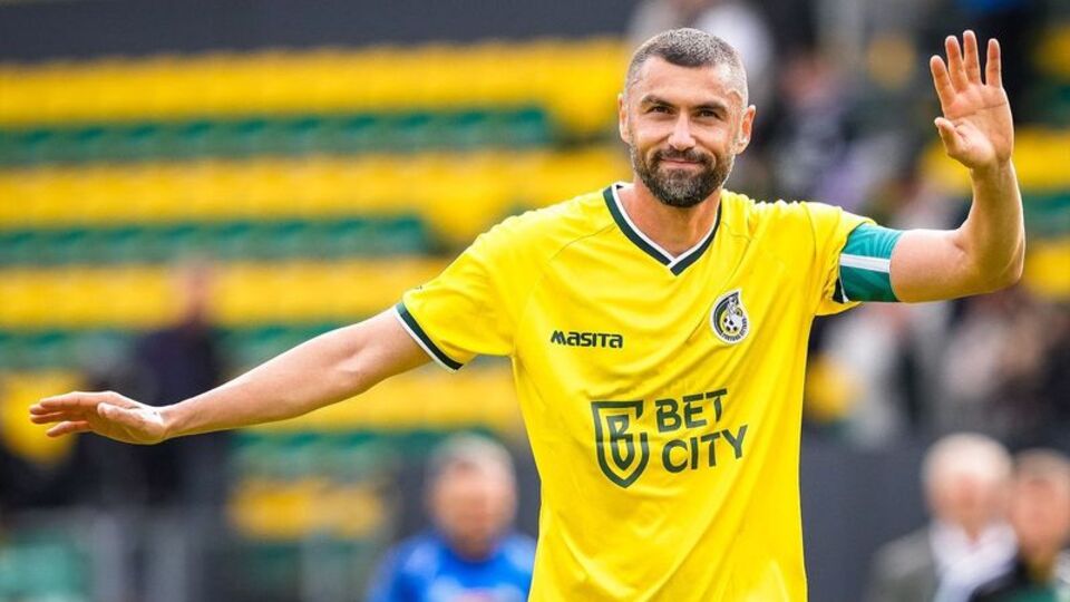 Burak Yılmaz futbolu bıraktı!