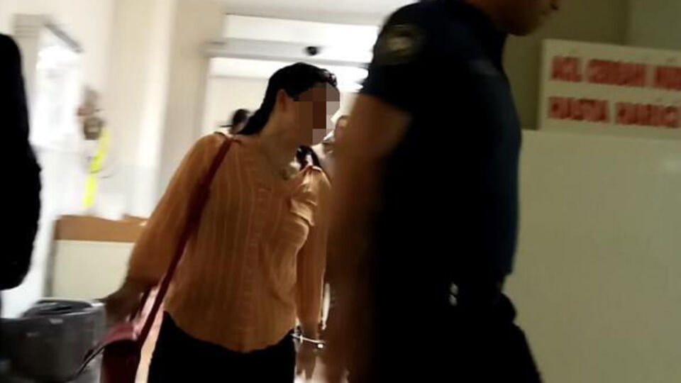 Ayrılmak isteyen erkek arkadaşını bıçakladı!