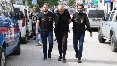 Evine gittiği arkadaşını döverek öldürdü