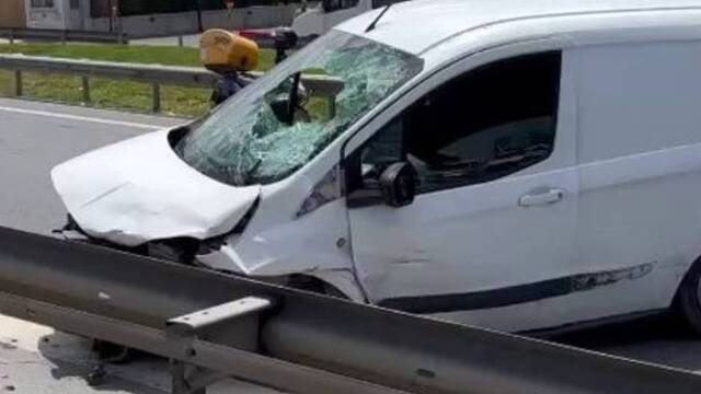 Emniyet kemeri takmayan sürücü camdan fırladı