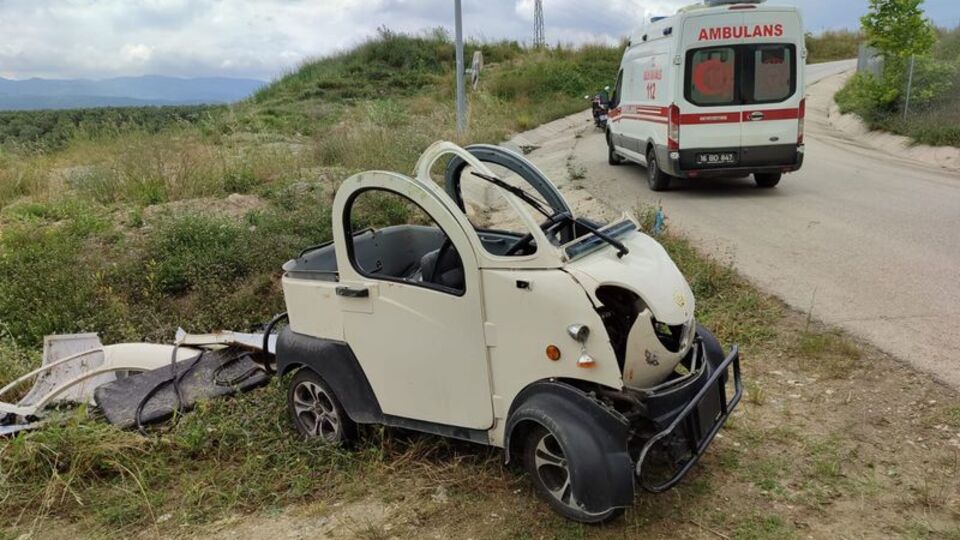 Elektrikli motosiklet sulama kanalına uçtu: 3 yaralı