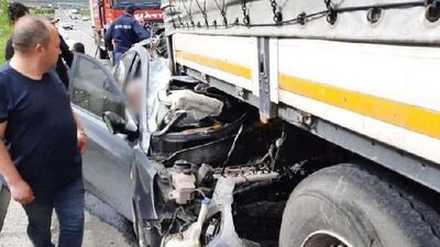 Otomobil TIR'a arkadan çarptı: 1 ölü, 1 ağır yaralı