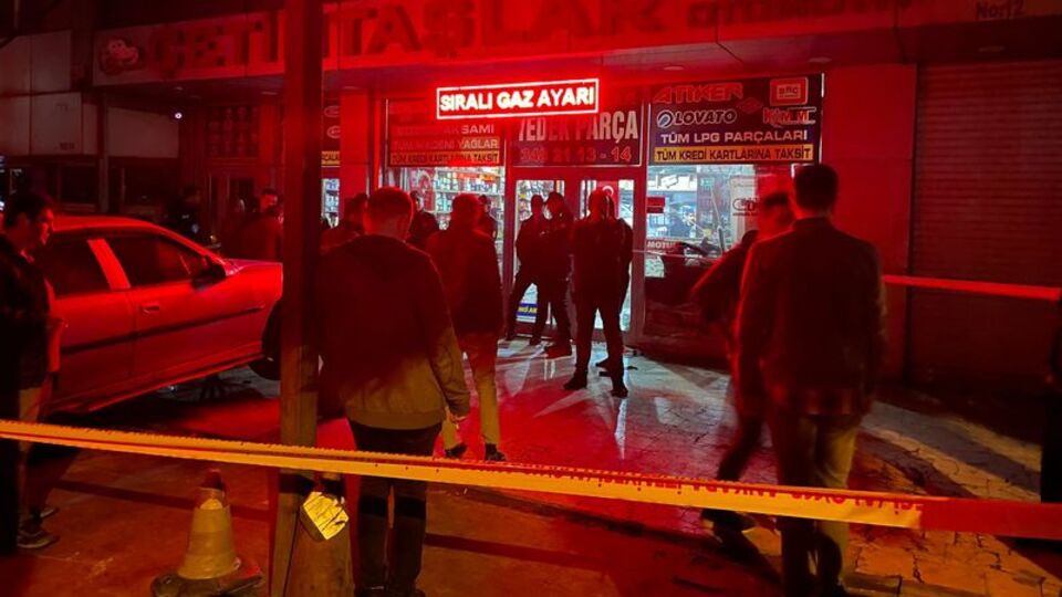 Yük asansörünün altında kalan çocuk öldü