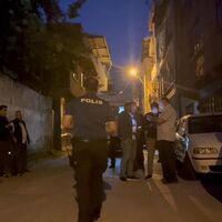 Evinde bıçaklanarak öldürüldü