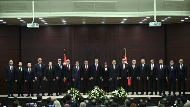 Kabineden tanıdık portreler