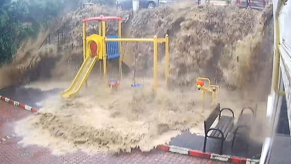 Sel dalgası böyle geldi!