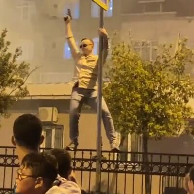 O anlar kameraya yansıdı! Dans ederken ateş açtı!