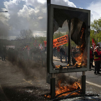 Fransa'da ülke genelinde protesto: Binlerce kişi katıldı!