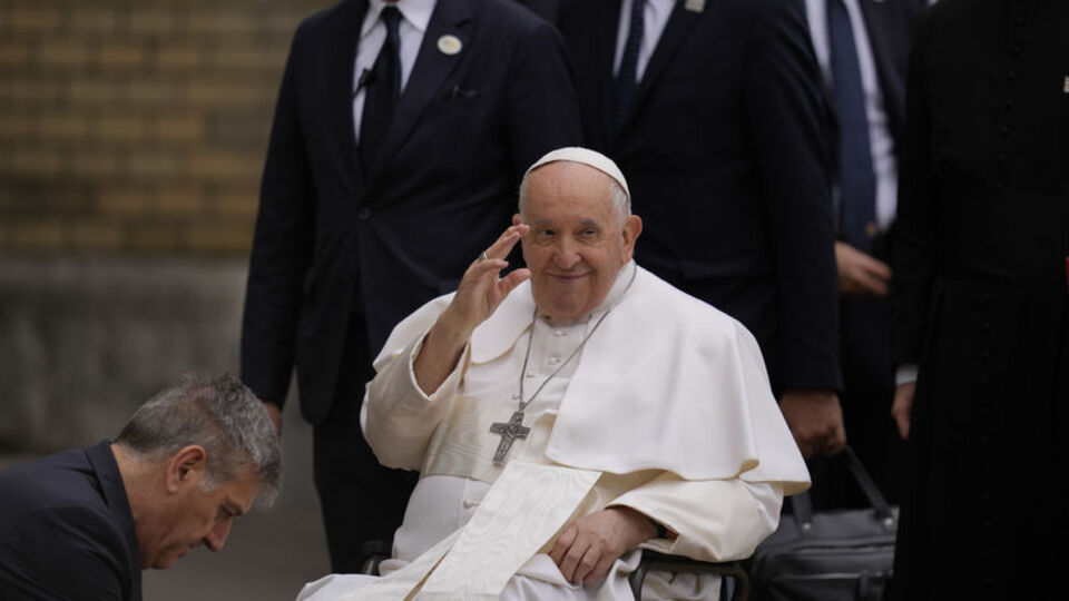 Papa hastaneye kaldırıldı, ameliyat olacak