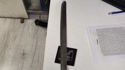 Polise de saldırdı! Döner bıçağıyla dehşet saçtı!