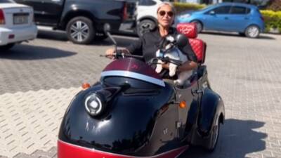 Ayvalık'a özel araç aldı