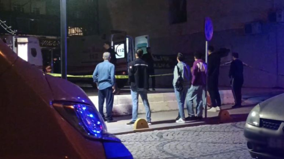 Oto yıkamacıda bıçaklı kavga: 1 ölü