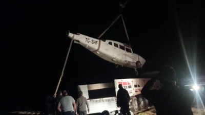 Aksaray'da sivil eğitim uçağı düştü: 2 yaralı