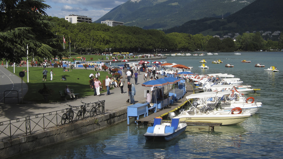 Fransa'da bıçaklı saldırı: Çocuklar yaralandı!