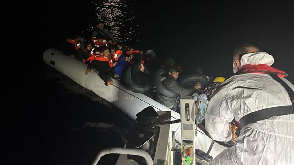 Çanakkale açıklarında 114 düzensiz göçmen yakalandı