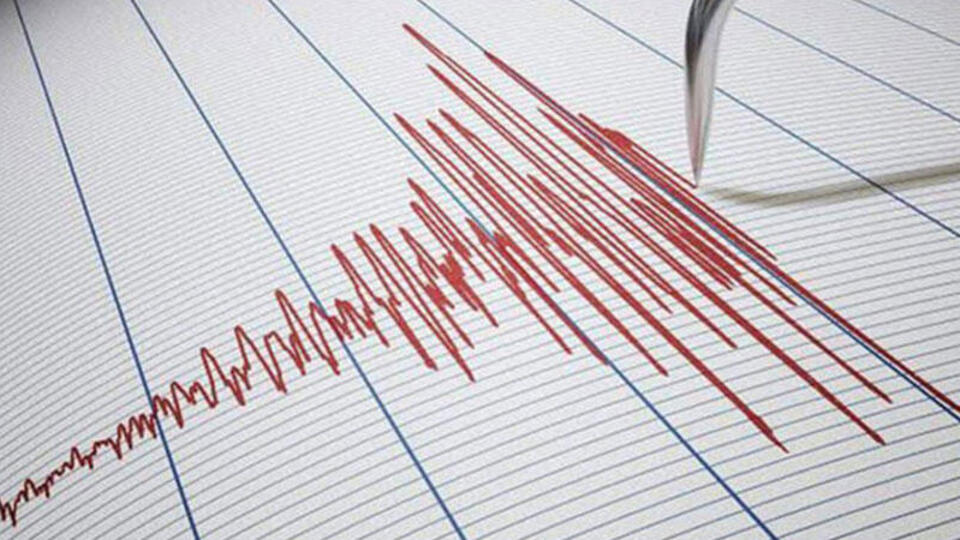 Erzincan'da 4 büyüklüğünde deprem