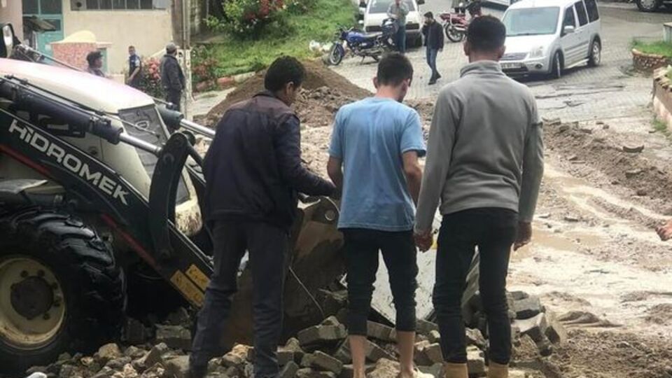 Sağanak yağışlar iki şehiri felç etti!