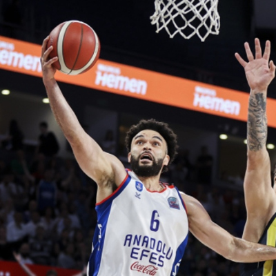 Anadolu Efes, Fenerbahçe'yi eledi!