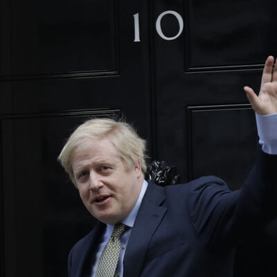 Boris Johnson vekillikten istifa etti
