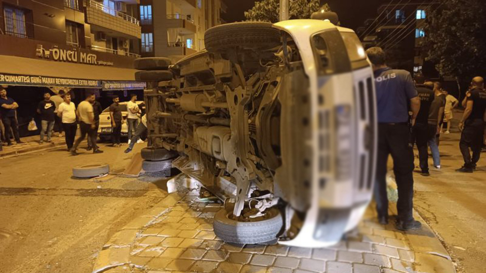 Belediye otobüsü ile minibüs çarpıştı: 8 yaralı