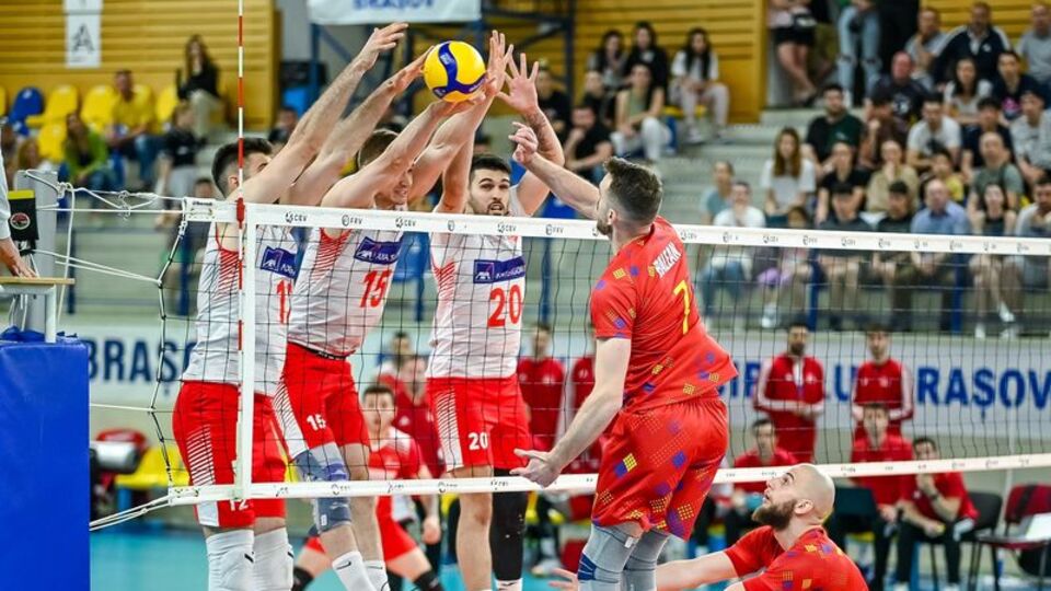 Efeler 5 sette kazandı