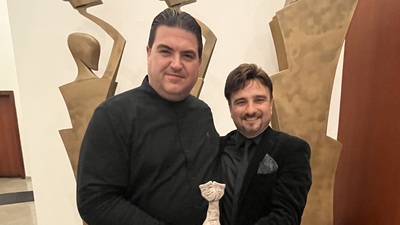 Ödülü iki oyunla kazandı