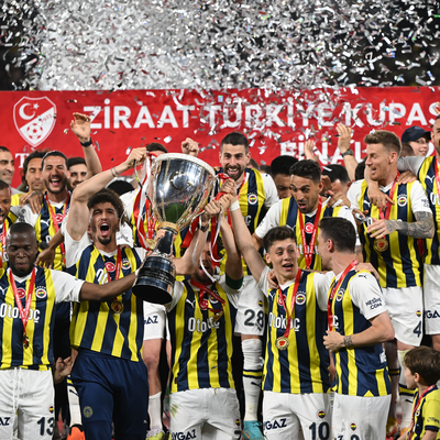 Fenerbahçe kupayı 5 yıldızlı formayla aldı