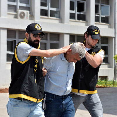 Baba ile oğlu dehşet saçtı! Dolmuşun önünü kesip şoförü bıçakladı!