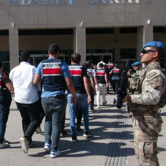 Sınır kapısında "rüşvet" iddiası: 10 gözaltı