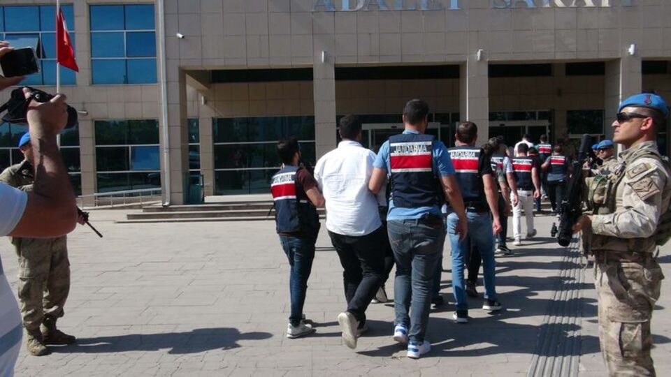 Sınır kapısında "rüşvet" iddiası: 10 gözaltı