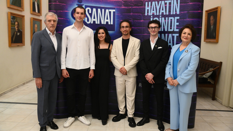 'Parlayan yıldızlar' ödüllerini aldı