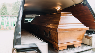 Öldüğü sanılan kadının cenazesinde nefes aldığı fark edildi