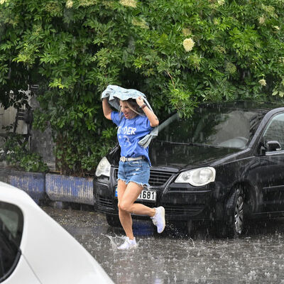 Üç büyük kentte sağanak! Meteoroloji'den 32 kent için "sarı" alarm!