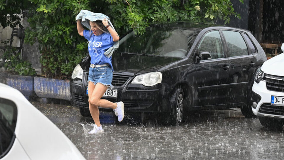 Üç büyük kentte sağanak! Meteoroloji'den 32 kent için "sarı" alarm!