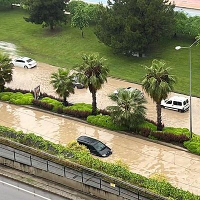 Samsun sele teslim oldu! Kayık ve botla gezdiler!