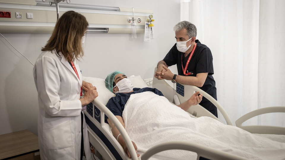 Mantardan zehirlendi, karaciğer nakliyle hayata döndü