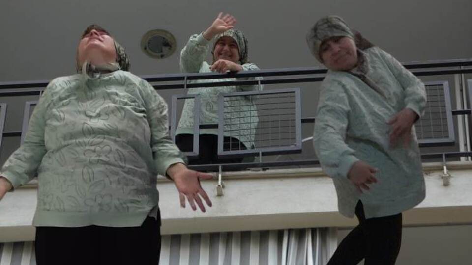 Markette bale yapmıştı... Emekli öğretmenden açıklama