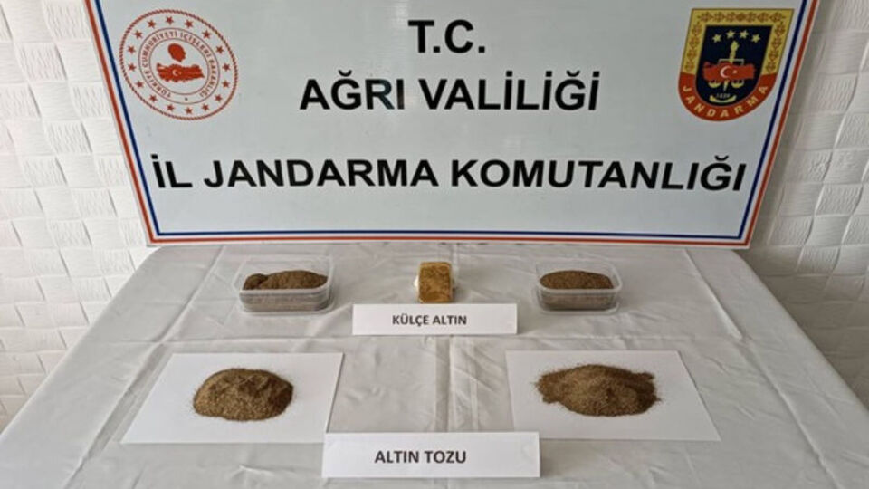 İran plakalı otobüste külçe altın ve altın tozu ele geçirildi