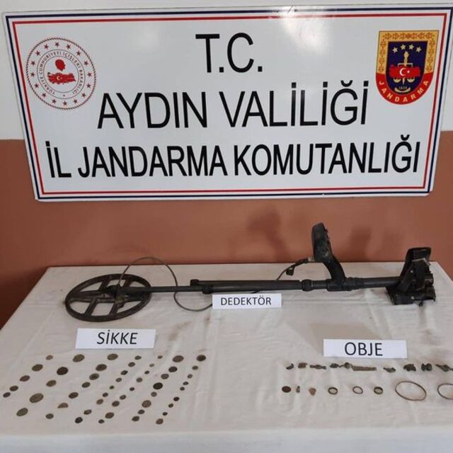 Tarihi eserleri satmaya çalışırken yakalandı