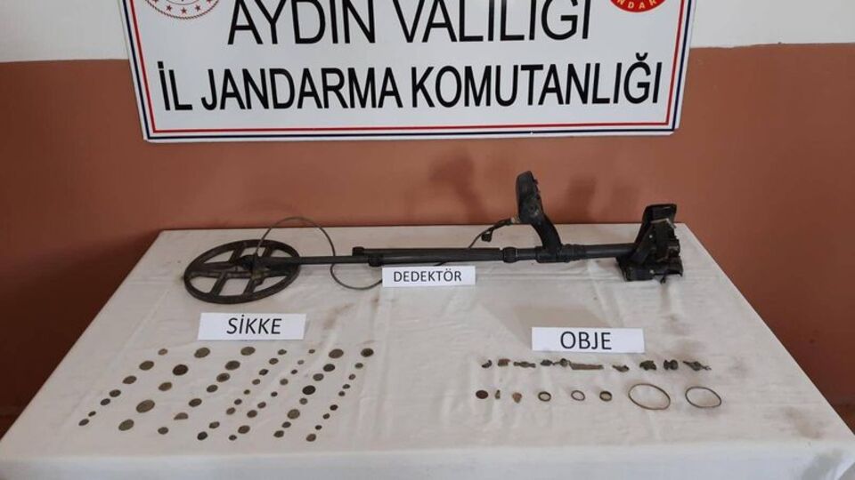 Tarihi eserleri satmaya çalışırken yakalandı