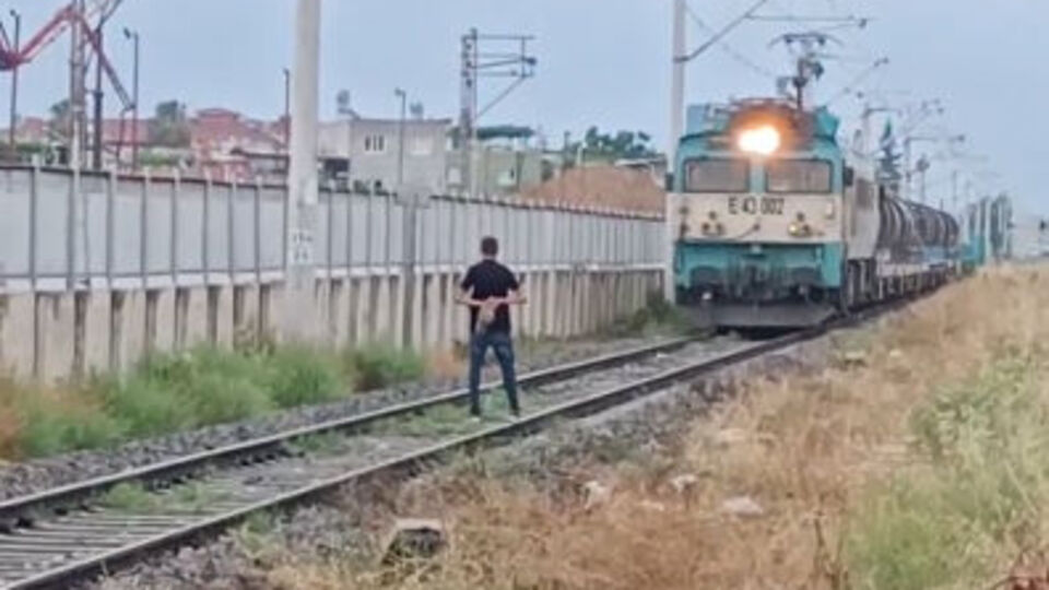 Son ana kadar treni bekledi