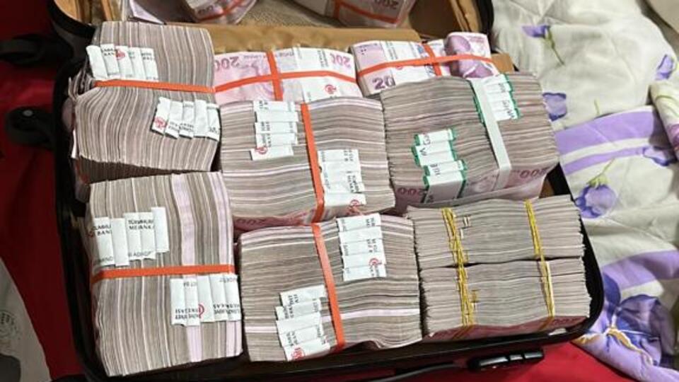 Kara para aklama çetesine yapılan baskın kamerada!