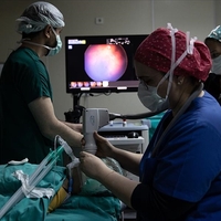 Çocuklarda gözde beyaz ışık parlamasına dikkat!