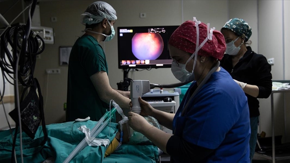 Çocuklarda gözde beyaz ışık parlamasına dikkat!