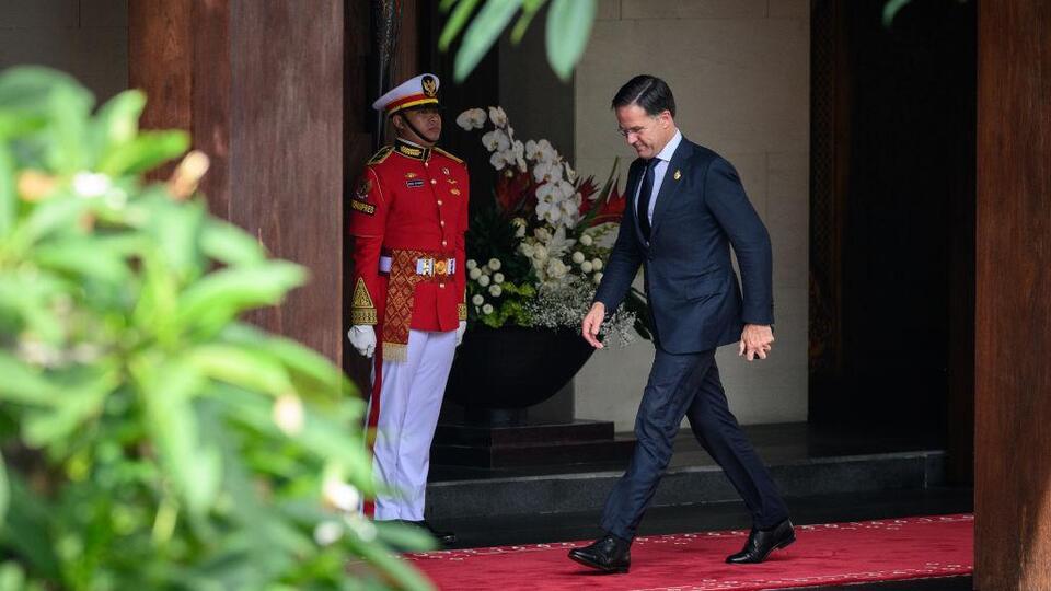 Hollanda Endonezya'nın bağımsızlığını 'kayıtsız şartsız' tanıdı, sol muhalefet 'Hükümet savaş suçları işlendiğini kabul etmeli' diyor