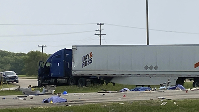 TIR ile servis aracı çarpıştı: 15 kişi öldü!