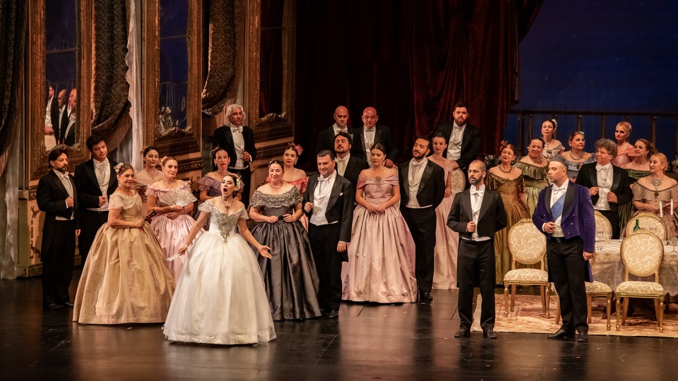 La Traviata'ya alkış yağdı