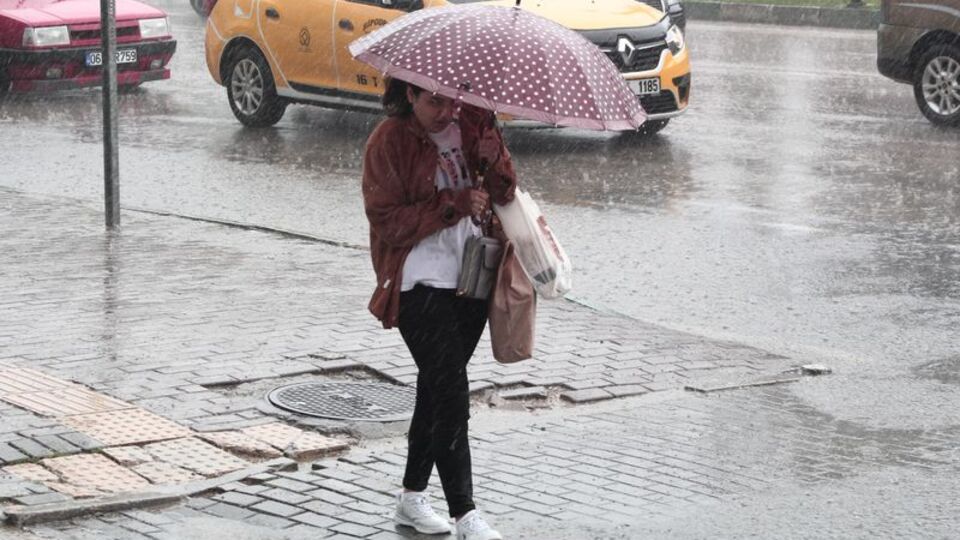 Meteoroloji saat vererek uyardı! 6 bölgede sağanak!
