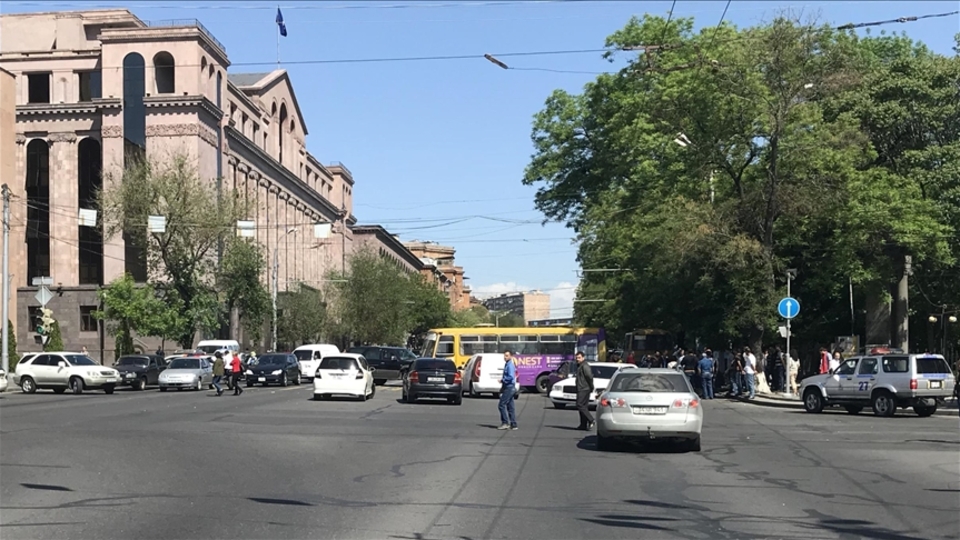 Ermenistan'da kadınların "gönüllü askerlik" yapması onaylandı